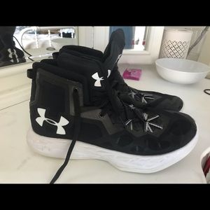 Men’s high top basketball shoes